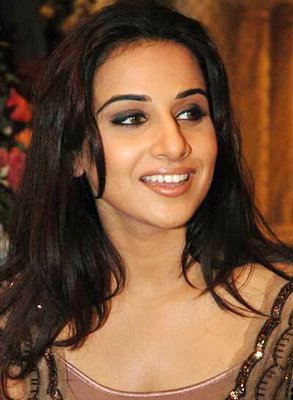 Celebs Exposure: Vidya Balan's hot cleavage