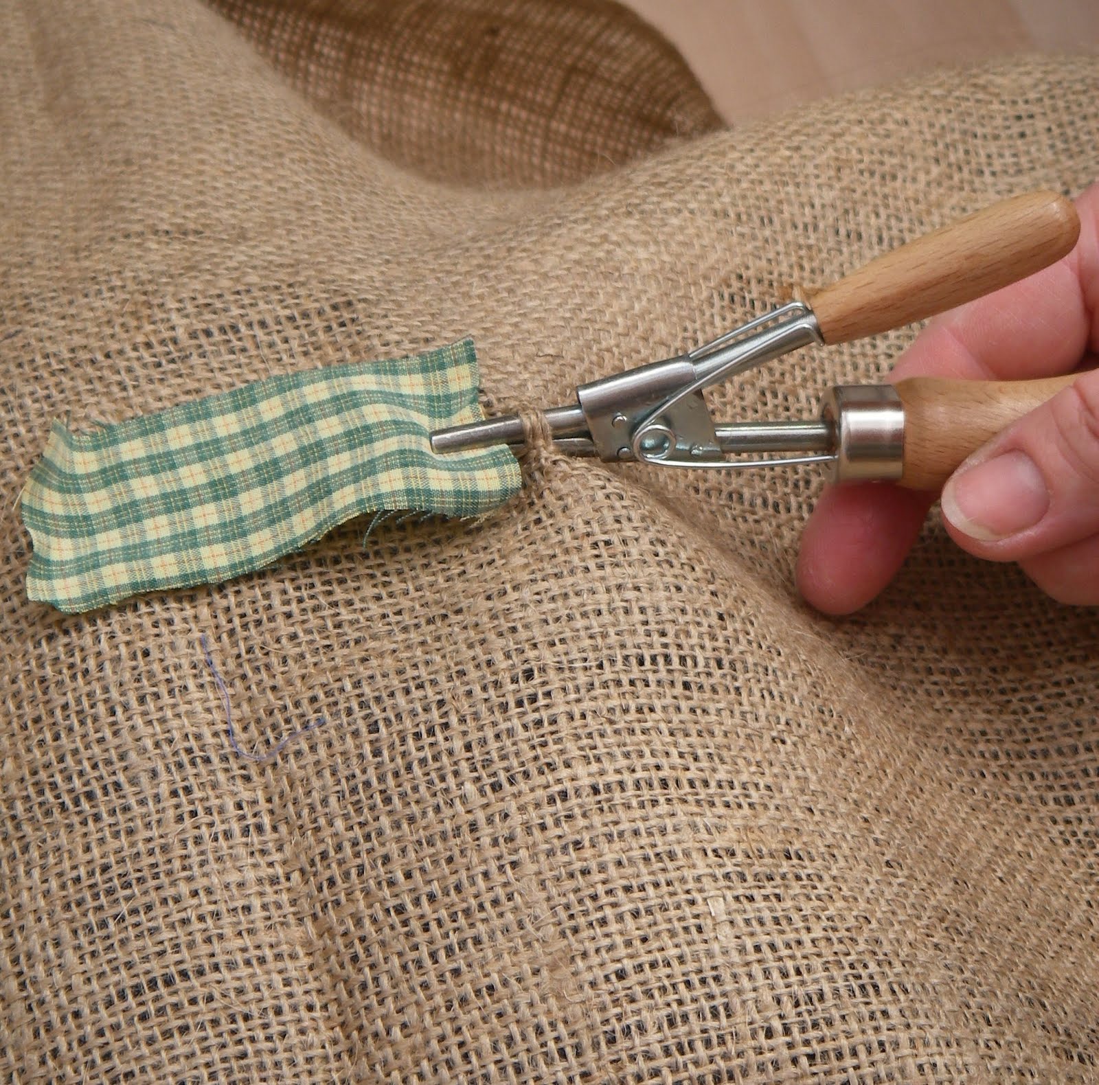 Main material. Крючок для ткания ковров. Мешковина для ковровой вышивки. Коврик из Мешковины своими руками. Инструменты для создания ковриков.