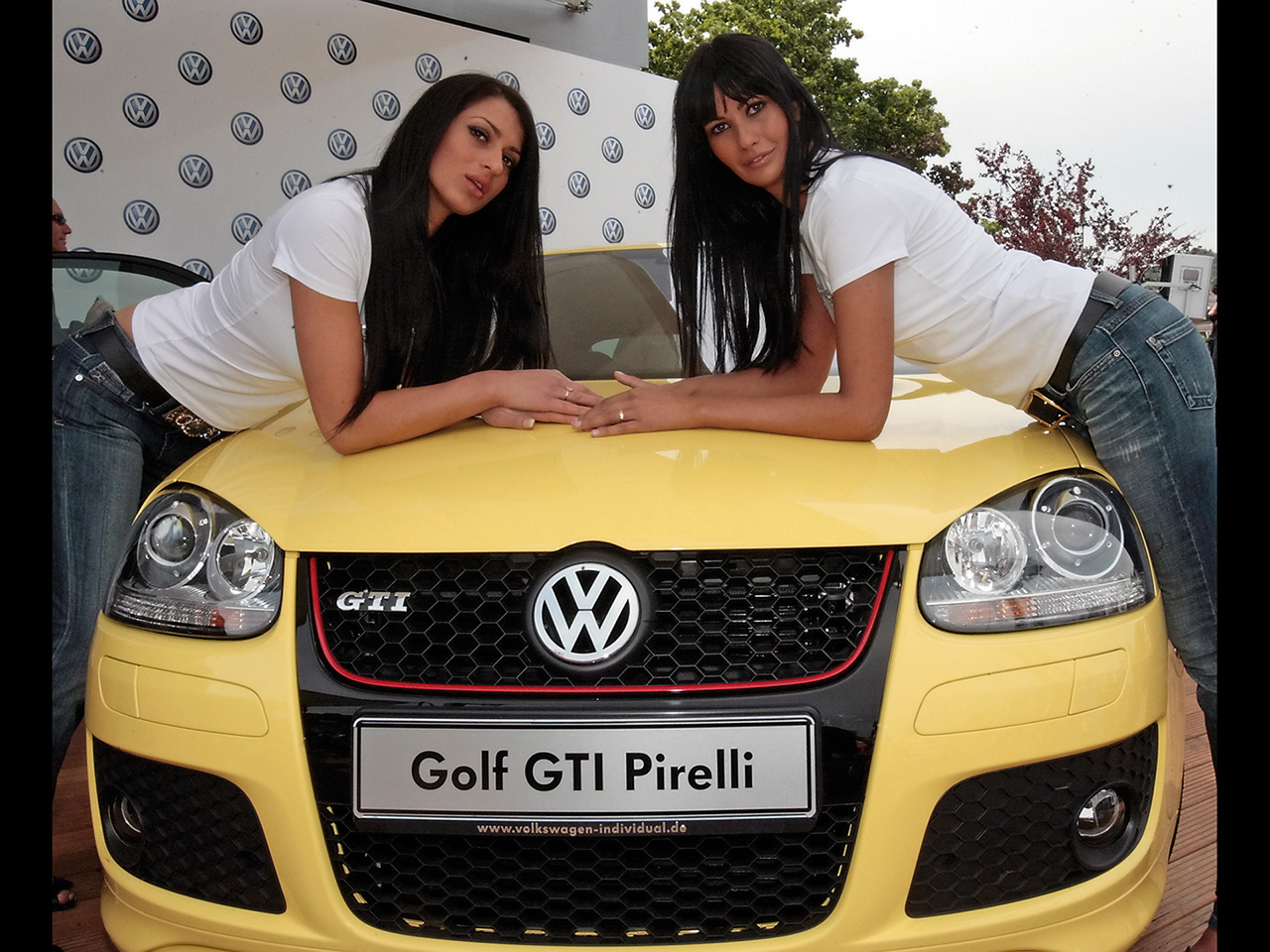http://3.bp.blogspot.com/_cLWqMZQ1CPk/TH1OB7YIIKI/AAAAAAAACf0/bdYncx2WBQI/s1600/2008-Volkswagen-Golf-GTI-Pirelli-Girls-1280x960.jpg