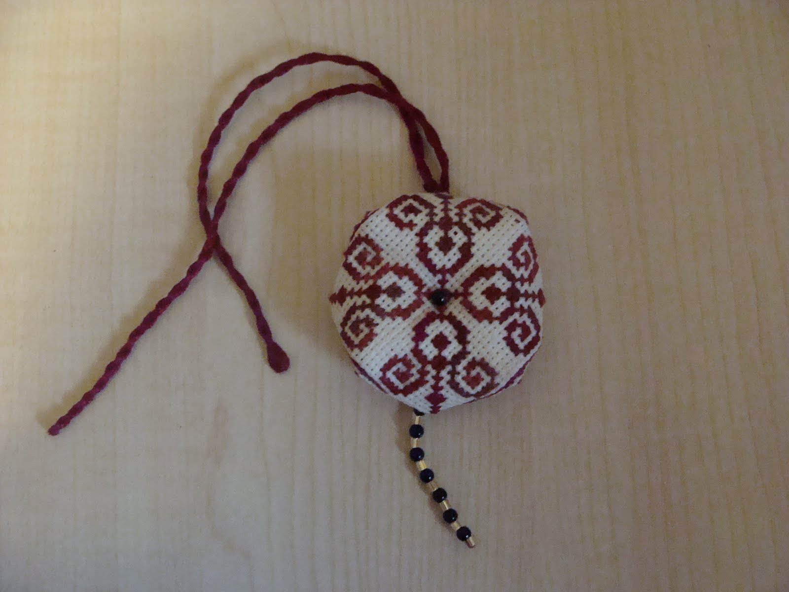 [Mon+1er+biscornu+face+2.JPG]