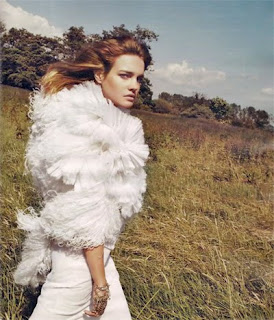 NUDE LIP AND SMOKEY EYE: NATALIA VODIANOVA