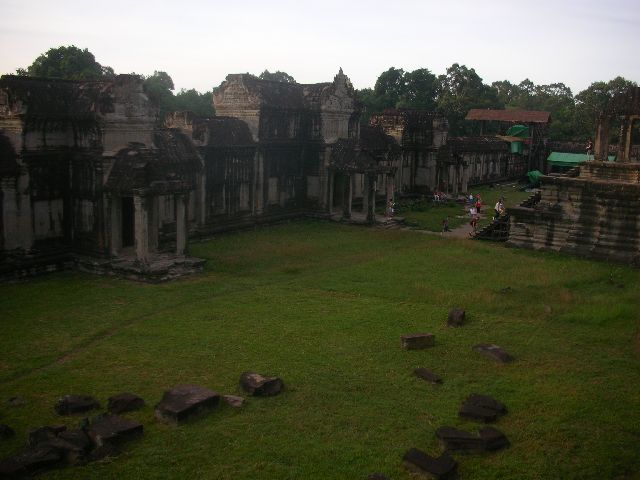 [Angkor+Wat+yard+2.jpg]