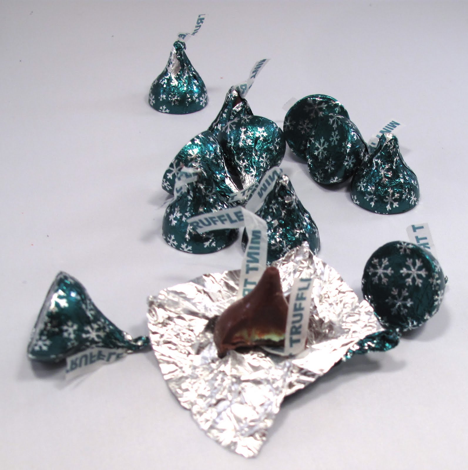 Obsessive Sweets: Hershey's Kisses Mint Truffle
