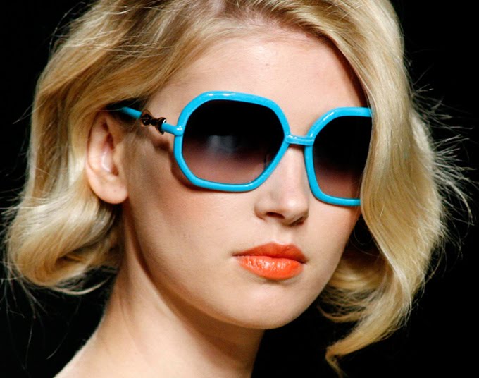 Juanjo Oliva spring-summer 2010 sunglasses collection, from YFSpain gafas. Model: Paris