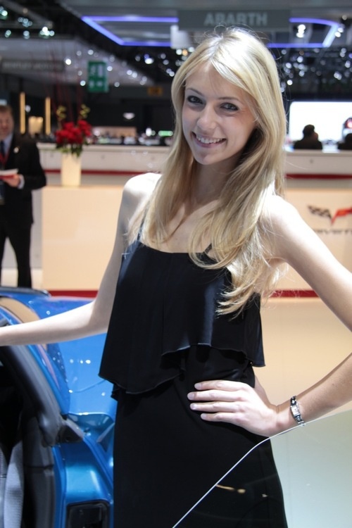 motor campur yes: Sexy Promo Girls At Geneva Auto Show 2010