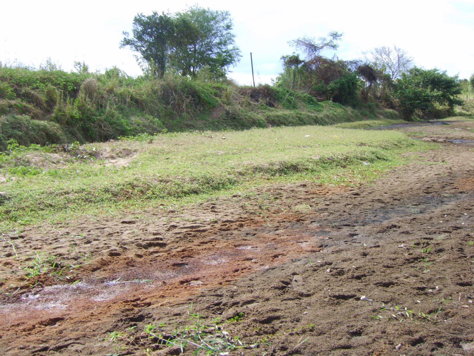 Rio Intermitente Rio Aracoiaba Município de AracoiabaCE Trilha Ecológica Mário Uchôa