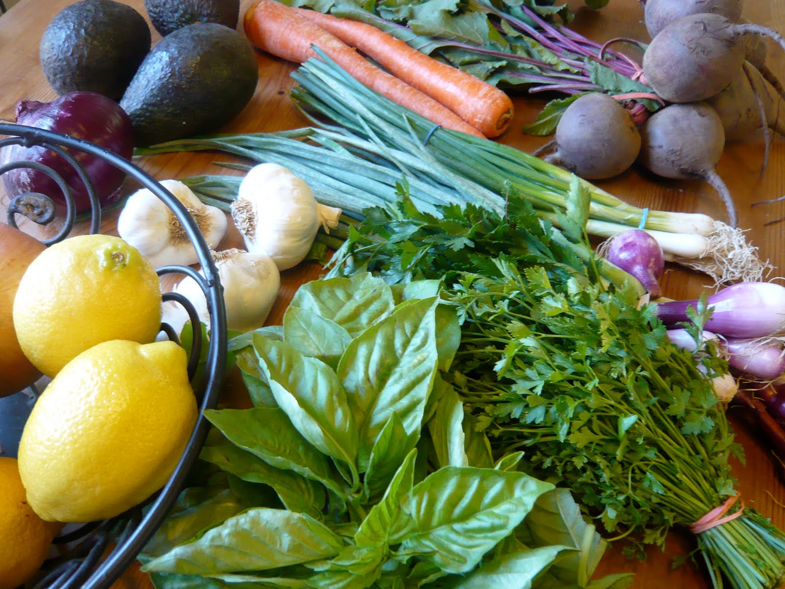 d e l i s h Sacramento Farmer's Market Schedule for all market lovers!