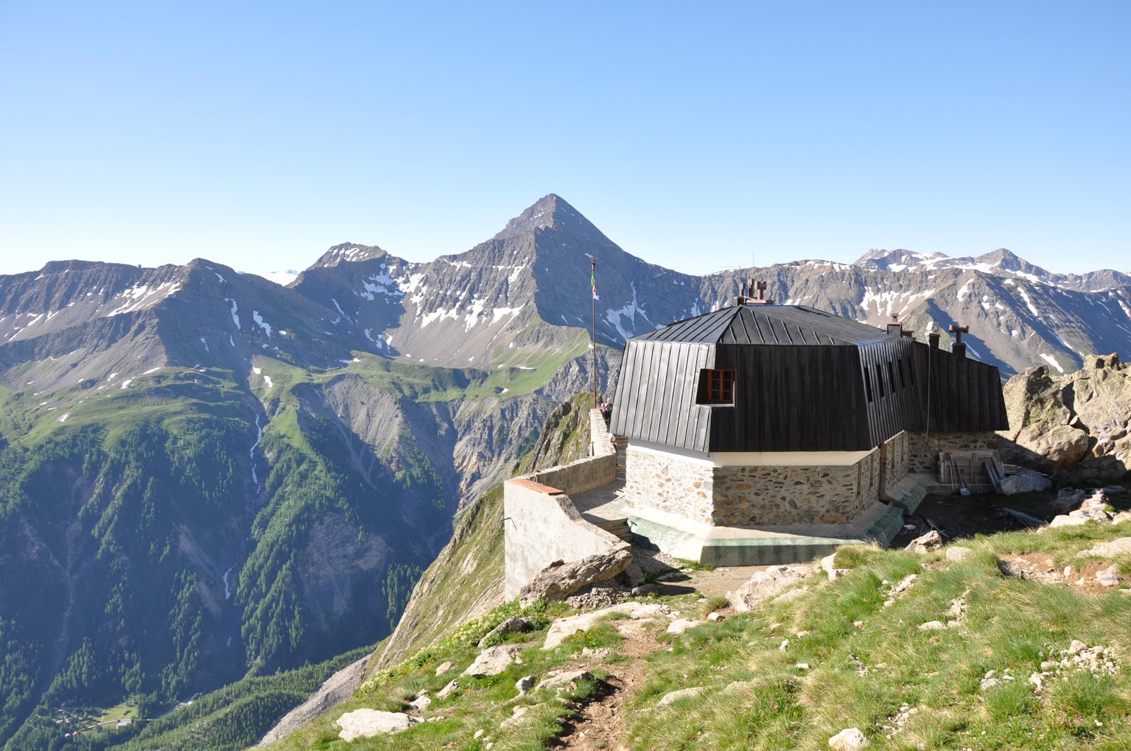 La Vie en Suisse: Rifugio Monzino Part II