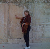 mary at the wall of the temple in Jerusalem
