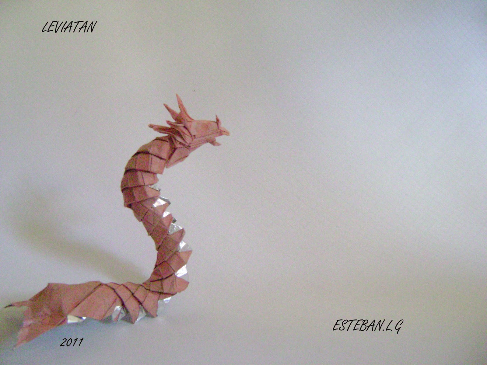 DOBLANDO Y PLEGANDO: LEVIATAN