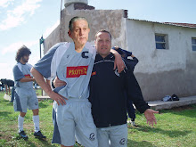 leo : "dejame jugar fava  por fi ..." Fava : " 5 minutos te dejo pero el titular soy yo "