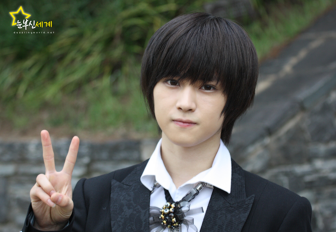 Корейцы 28. Ли чон сок 2018. Корейцы 28. Юрий пак певец корея. Корейские парни некрасивые.