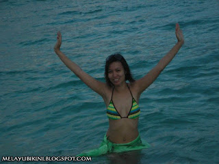 Gambar Bogel Zoom 1 Malaysia with Awek Bikini   Melayu Boleh.Com