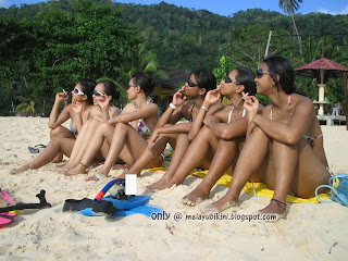 Gambar Bogel Awek Melayu Bikini Kena Sunburn   Melayu Boleh.Com