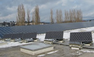 Kits Panneaux Solaires Et Éoliennes Héliotropes La Société Séquanie énergie A Conçu Et Commercialise Un Support Motorisé Qui Suit Course Du Soleil Héliotrope Pour Panneaux Photovoltaïques