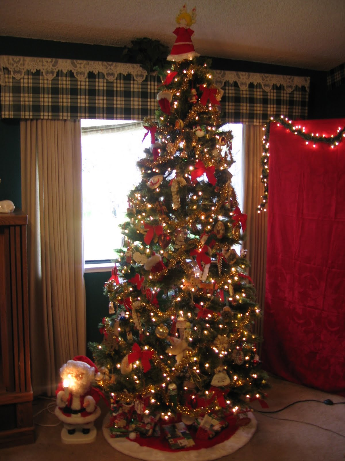 Santa's Gift Shoppe Year~Round: Christmas Trees &amp; Blog Hop