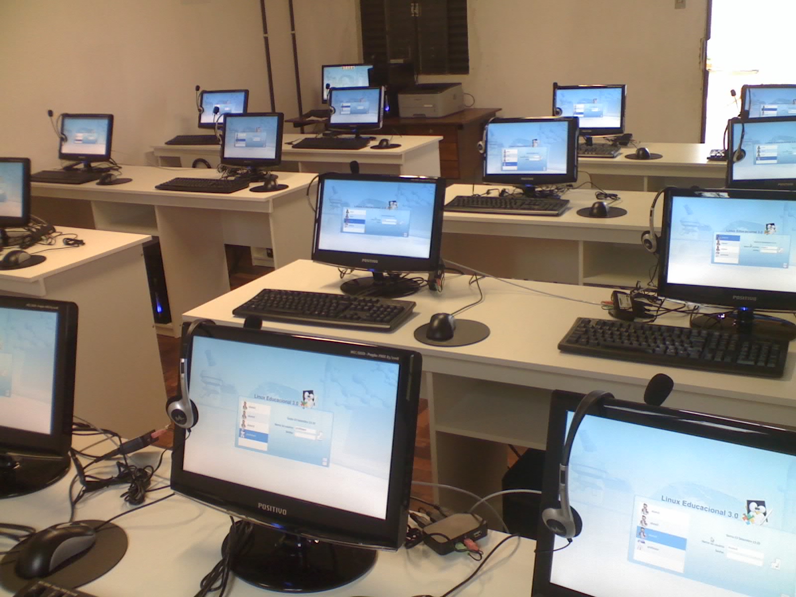 EMEB MANOEL ESTIVALLET: Laboratório de informática já está em ...