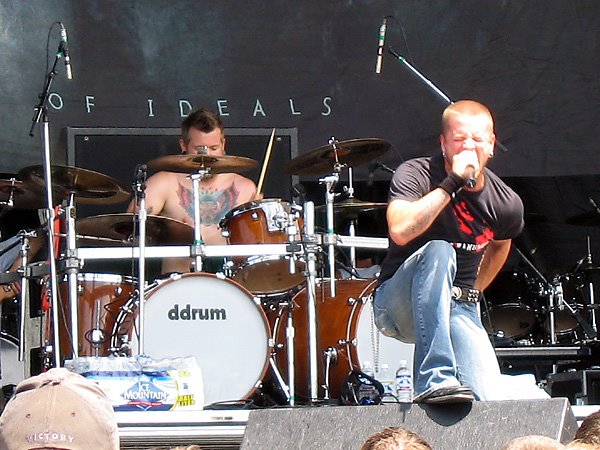 [All_That_Remains_live_in_East_Troy_at_Ozzfest_2006.jpg]