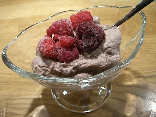 Nyttig+chokladpudding+med+hallon - Chokladpudding på nyttigt vis till fredagsmyset