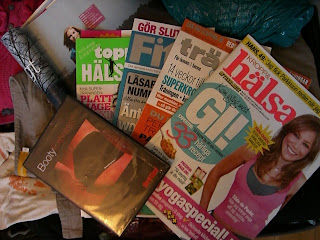 CIMG8108 - Jag packar med träningstidningar och träningsredskap