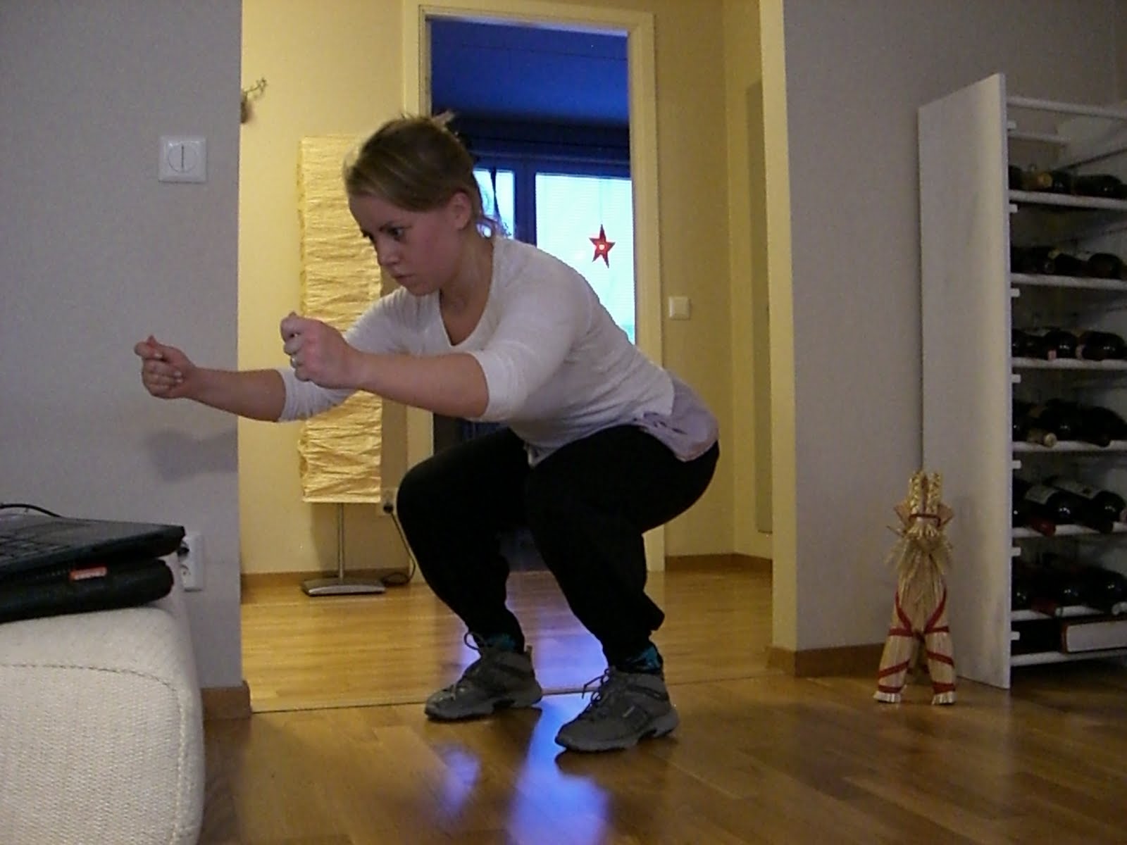 [knäböj+hemma.JPG]