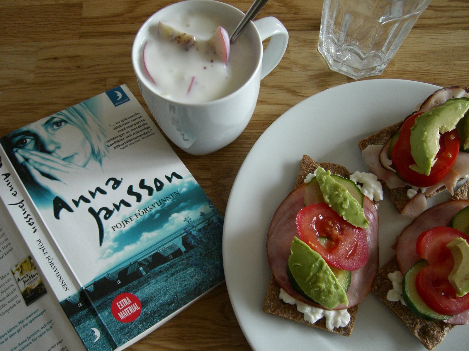 [frukost+med+bok+001.jpg]