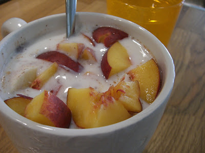 nektarin+banan+l%C3%A4ttfil+004 - Bra mellanmål - frukt och fil