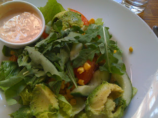 Kycklingsallad+003 - God lunch och trevligt sällskap på en solig fredag