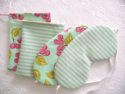 Frame Purse With Detachable Flower Brooch