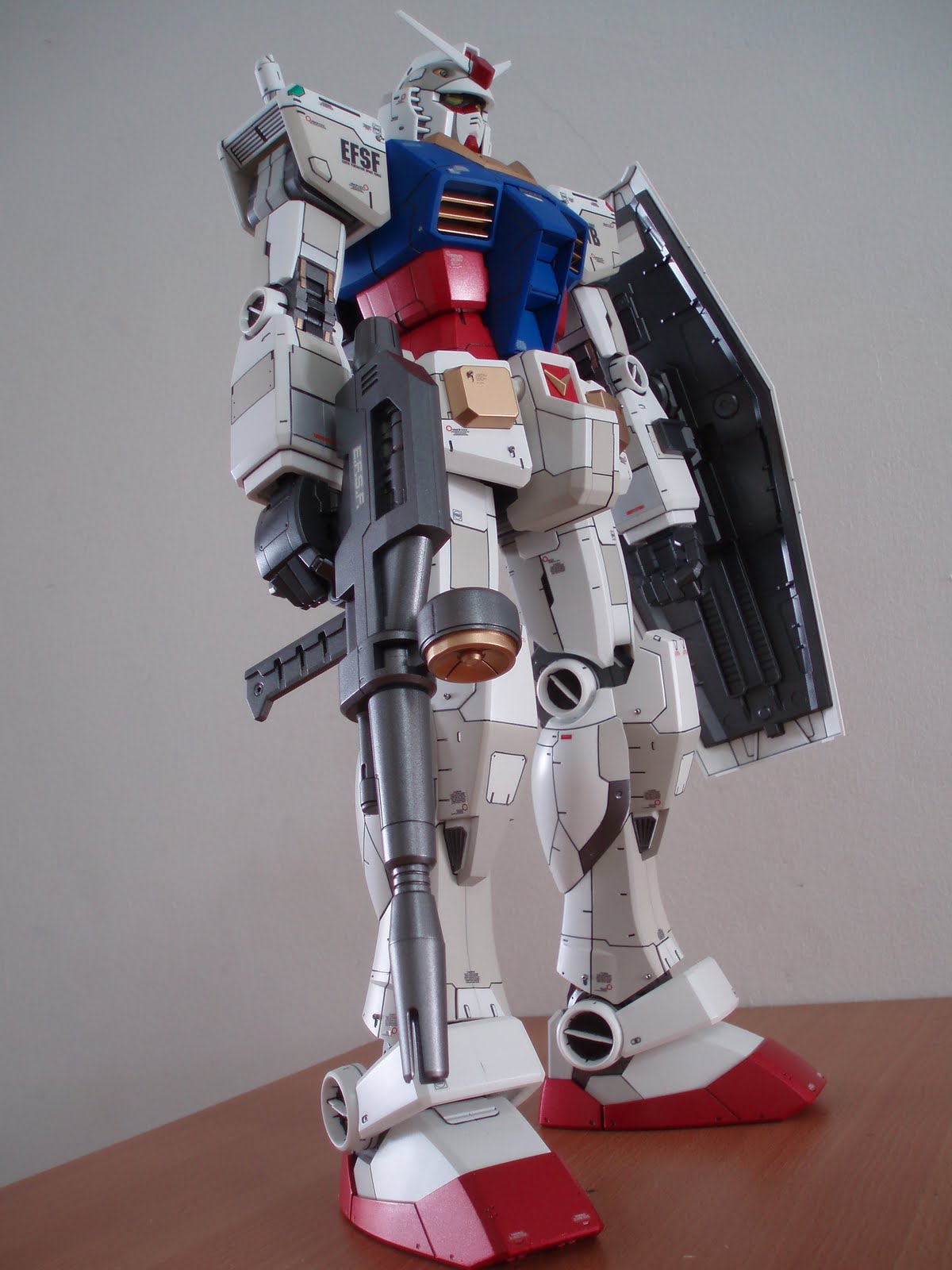 Gundam Family: Mega RX-78-2 (1/48 Scale)