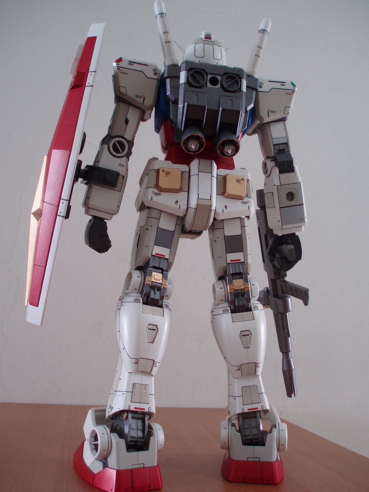 Gundam Family: Mega RX-78-2 (1/48 Scale)