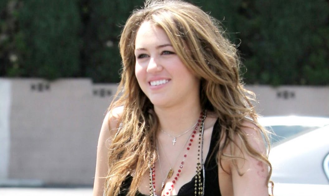 Best Cool Pics Miley Cyrus Hq Cleavage Candids
