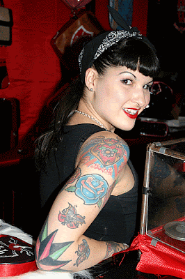 TATTOOS DESIGNS: Hot Rock Girl With Tattoo