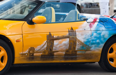 Amazing Graffiti Mural Art on Car 5