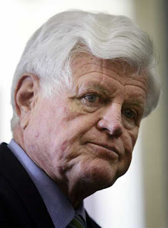 Ted Kennedy fallece