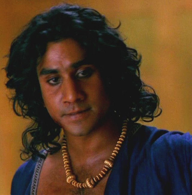 Naveen Andrews The famous blue robe...