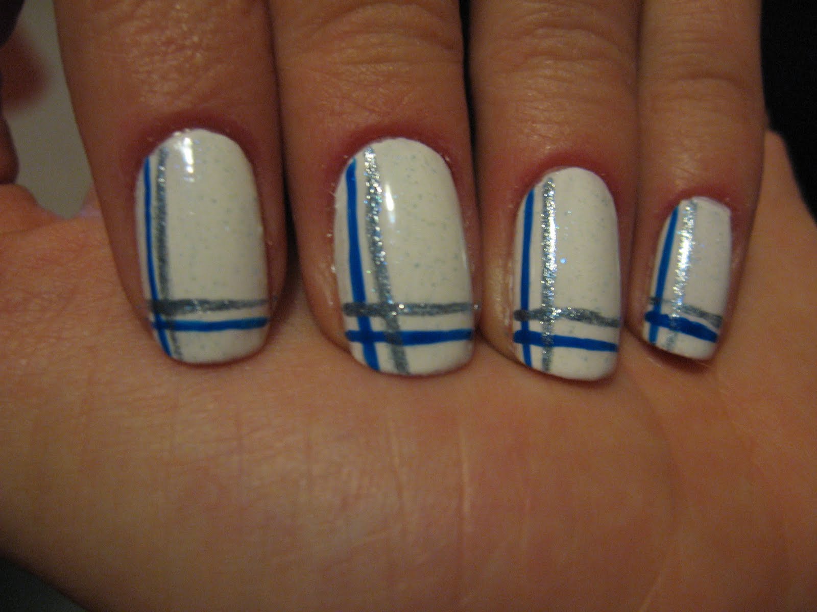 Homemade nails: White nails with blue lines