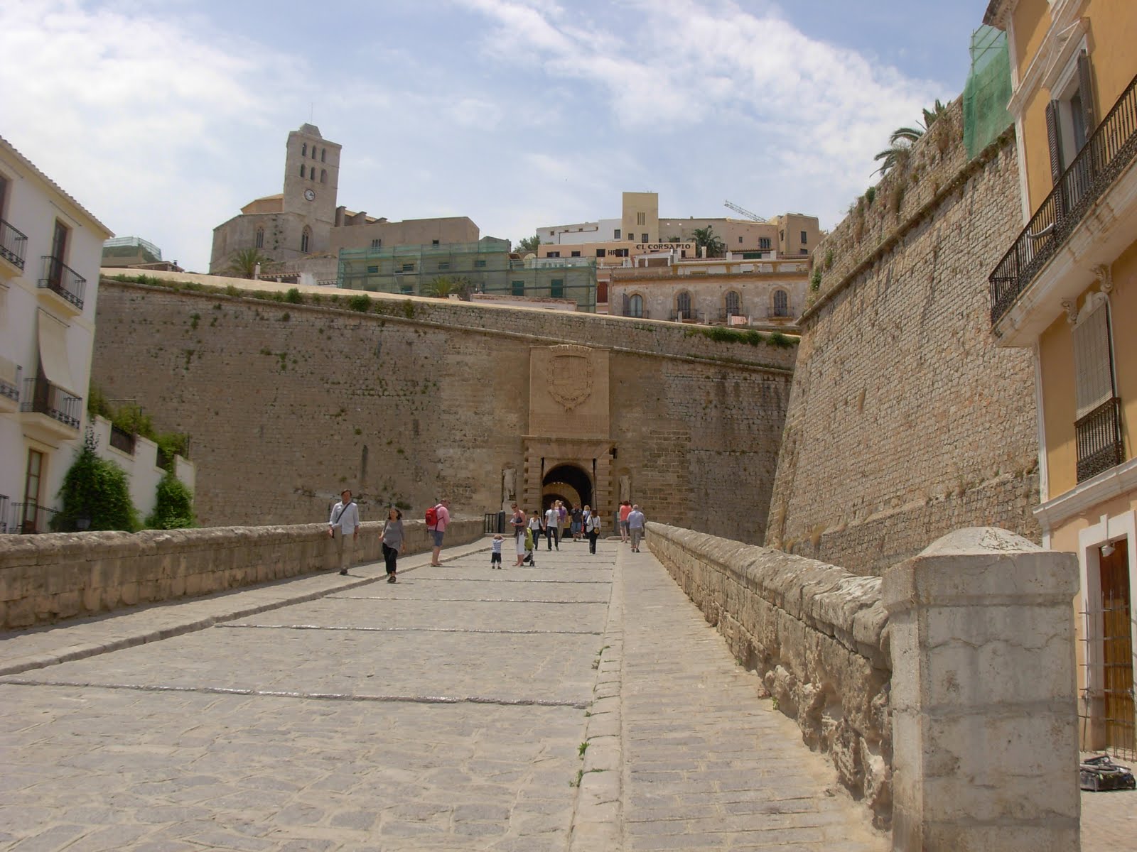 Viajando por el mundo Visitando La Parte Antigua, Dalt Villa