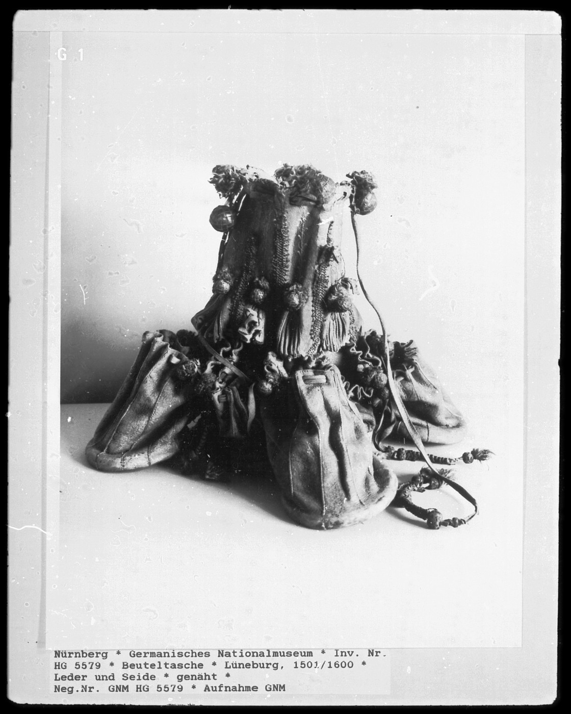 Vintage Rhapsody History of Handbags From the 14th Century to Today