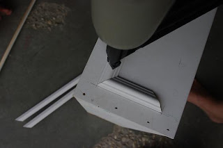 attaching+moulding+with+air+nailer