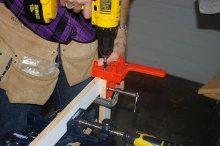 drilling+holes+with+dowel+jig