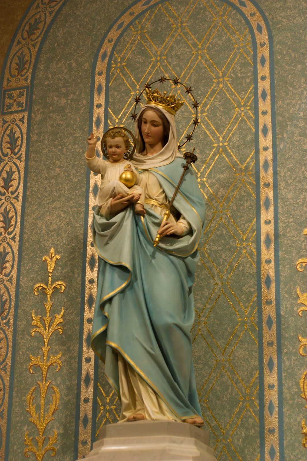 [madonnastatue1.jpg]