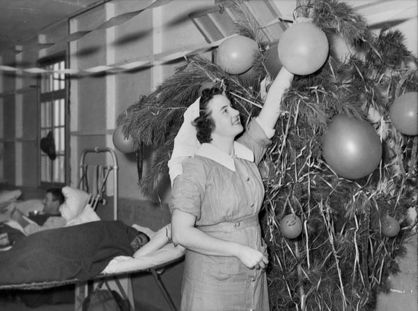 Christmas in Gaza, Palestine, 1941. V.A.Ds (Voluntary Aid Detachments) preparing their Christmas decorations at the 1st Australian General Hospital