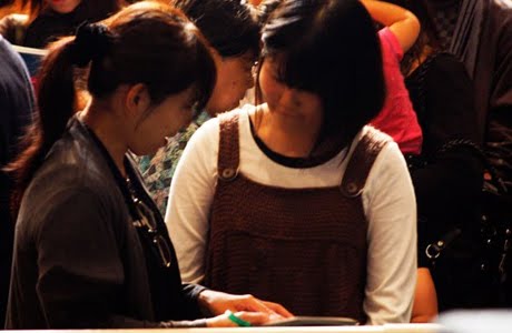Mujer japonesa recibe a Cristo en festival evangelístico