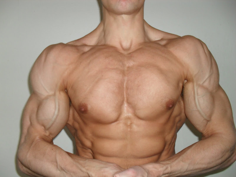 Martin Berkhan — Chest & Abs Flexing