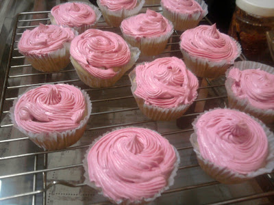 Vanilla Cupcakes with Butter Cream Frosting