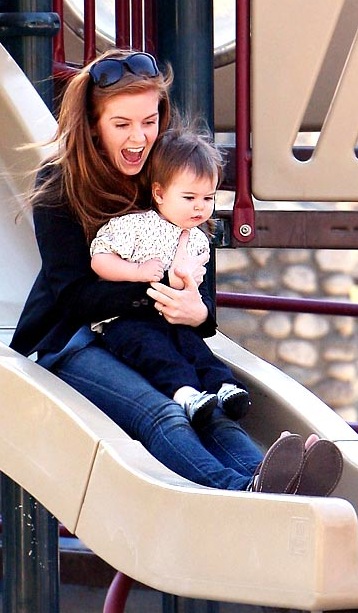 [Isla+Fisher+and+Olive+101508.jpg]