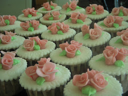 homemade sugarpaste- roses cupcakes