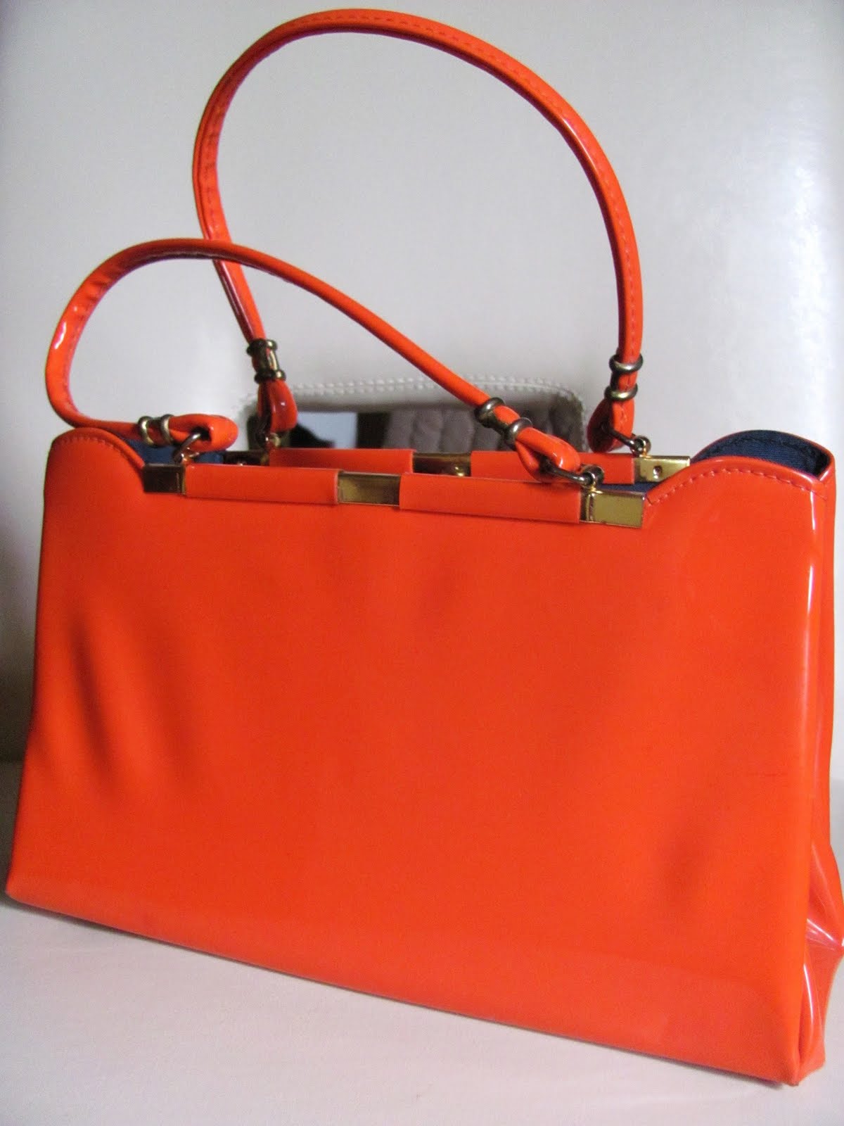 Pies and Aprons: Collecting: Vintage handbags