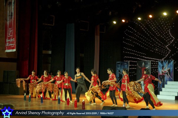 [13544_209452136422_541066422_3594696_8113907_n.jpg]